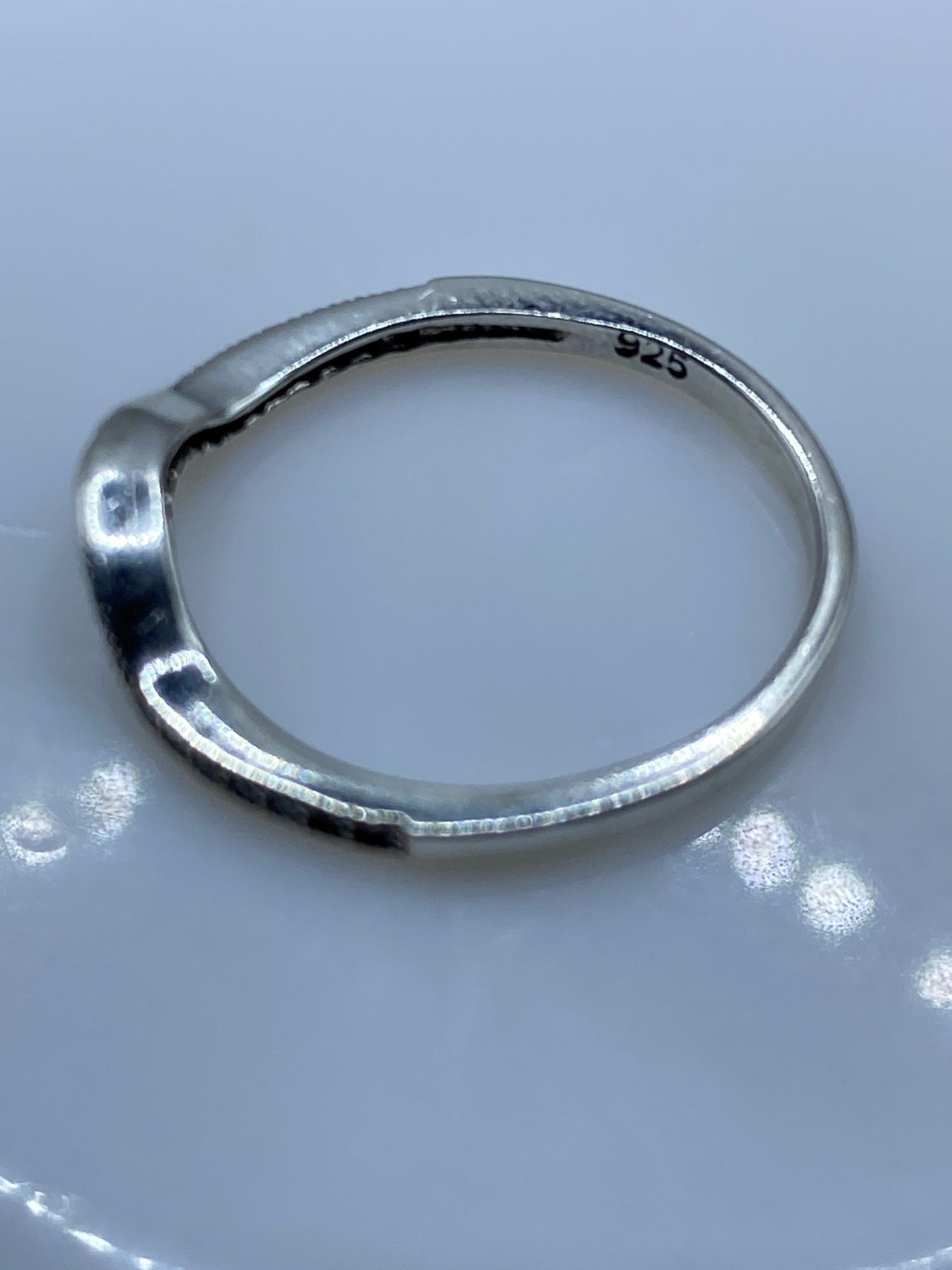 Anillo de Plata Curva con Circonia Blanca — Minimalista — foto 5