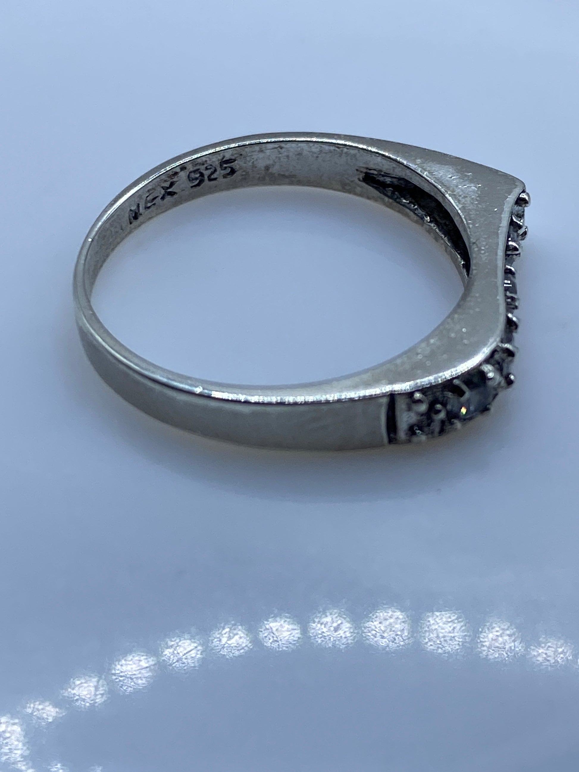 Anillo de Plata Minimalista con Circonia Blanca — foto 5