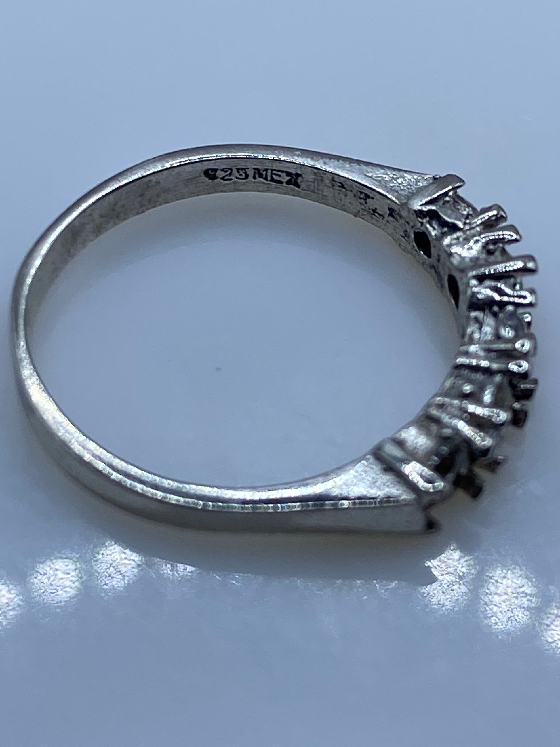 Anillo de Plata con Circonias Multicolor — Delicado Solitario — foto 5