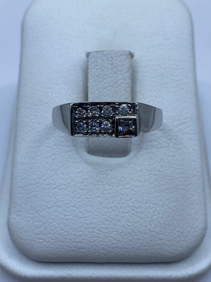 Anillo de plata con circonia blanca en anillo solitario minimalista