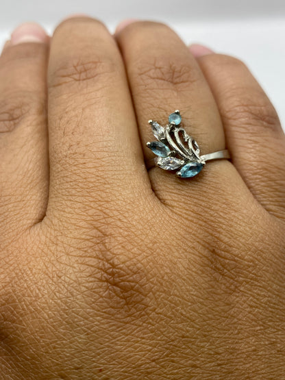 Anillo de plata .925 sobre fondo neutro, vista lateral, sello MEXICO visible