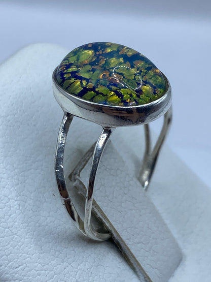 Detalle frontal de la piedra natural multicolor con patrón único