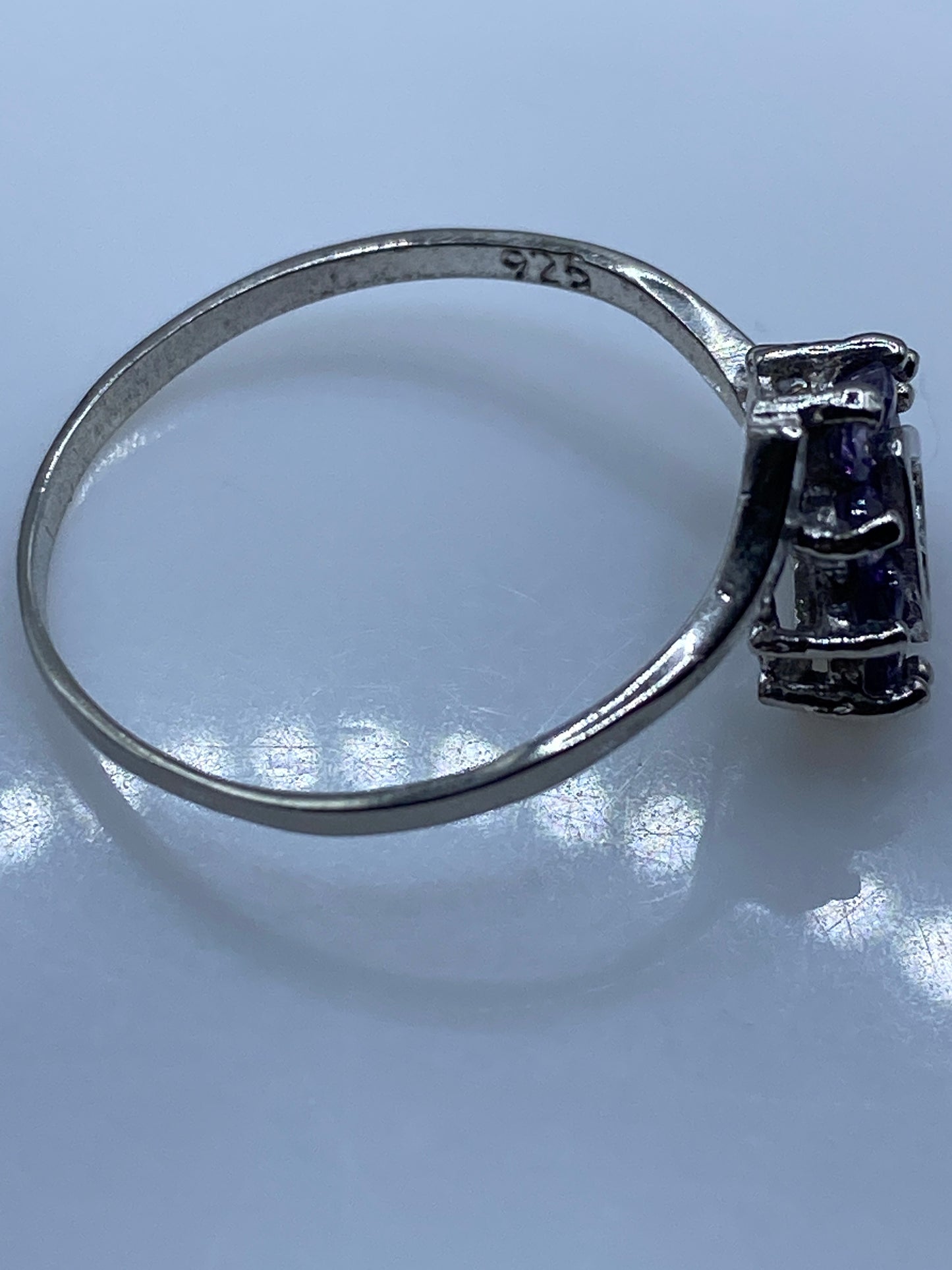 Anillo de Plata Circonia Morada Minimalista — Solitario — foto 5
