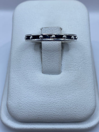 Anillo de plata .925 con circonia negra solitario, vista frontal en estuche blanco
