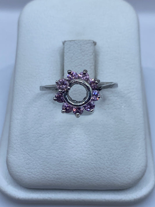 Anillo de plata con circonia rosa facetada en estuche blanco