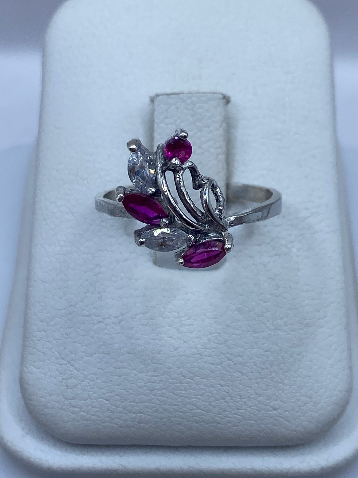 Anillo de plata solitario con circonia rosa en talla 7