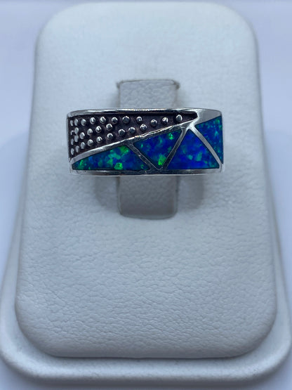 Anillo de plata .950 con ópalo de fuego azul en caja de presentación blanca