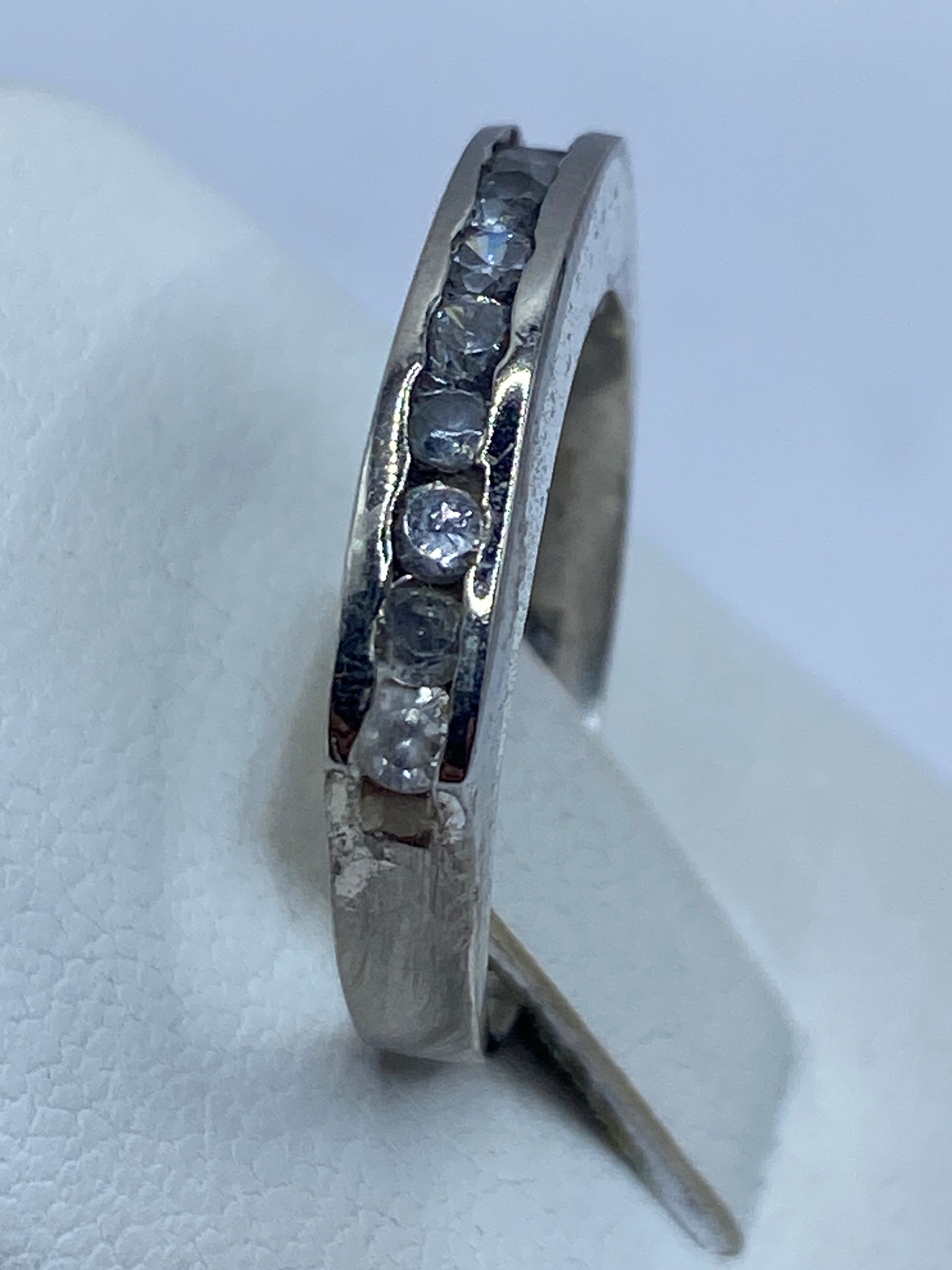 Circonia blanca brillante en el anillo solitario de Taxco