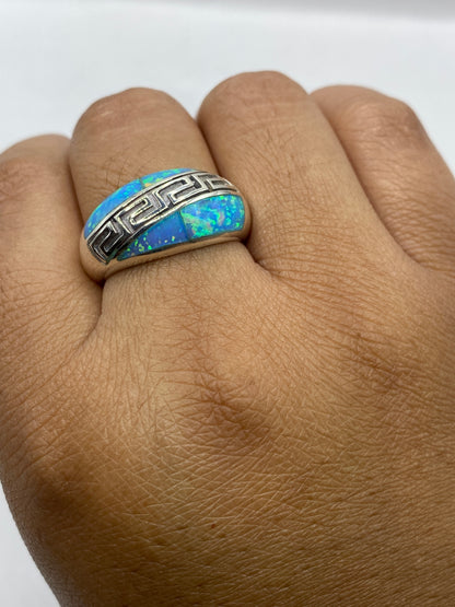 Anillo sobre fondo oscuro mostrando sello .950 MEXICO