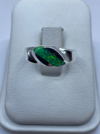 Anillo de plata .950 con ópalo de fuego verde limón en estuche