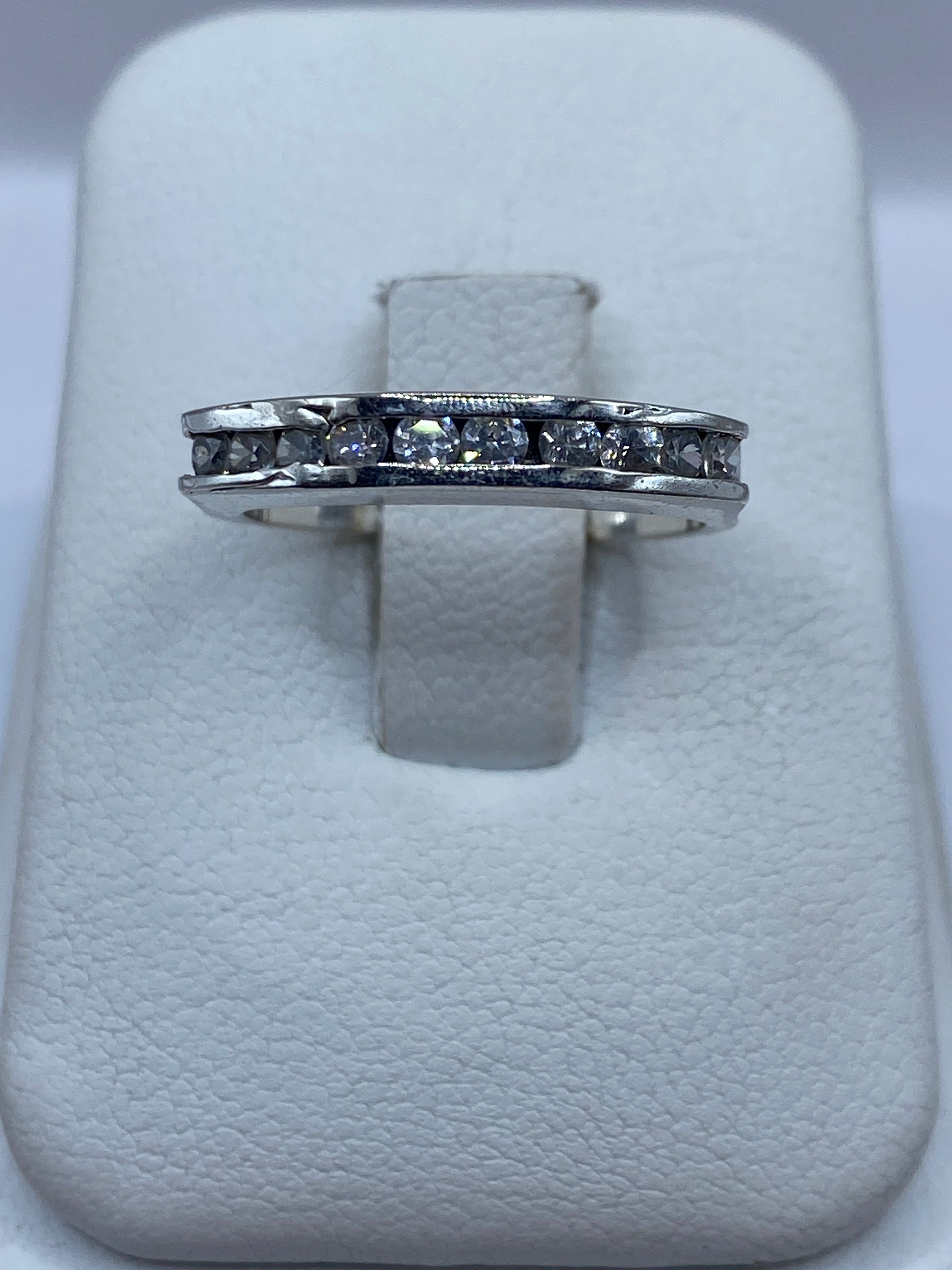 Anillo de plata .925 solitario con circonia blanca brillante, talla 6