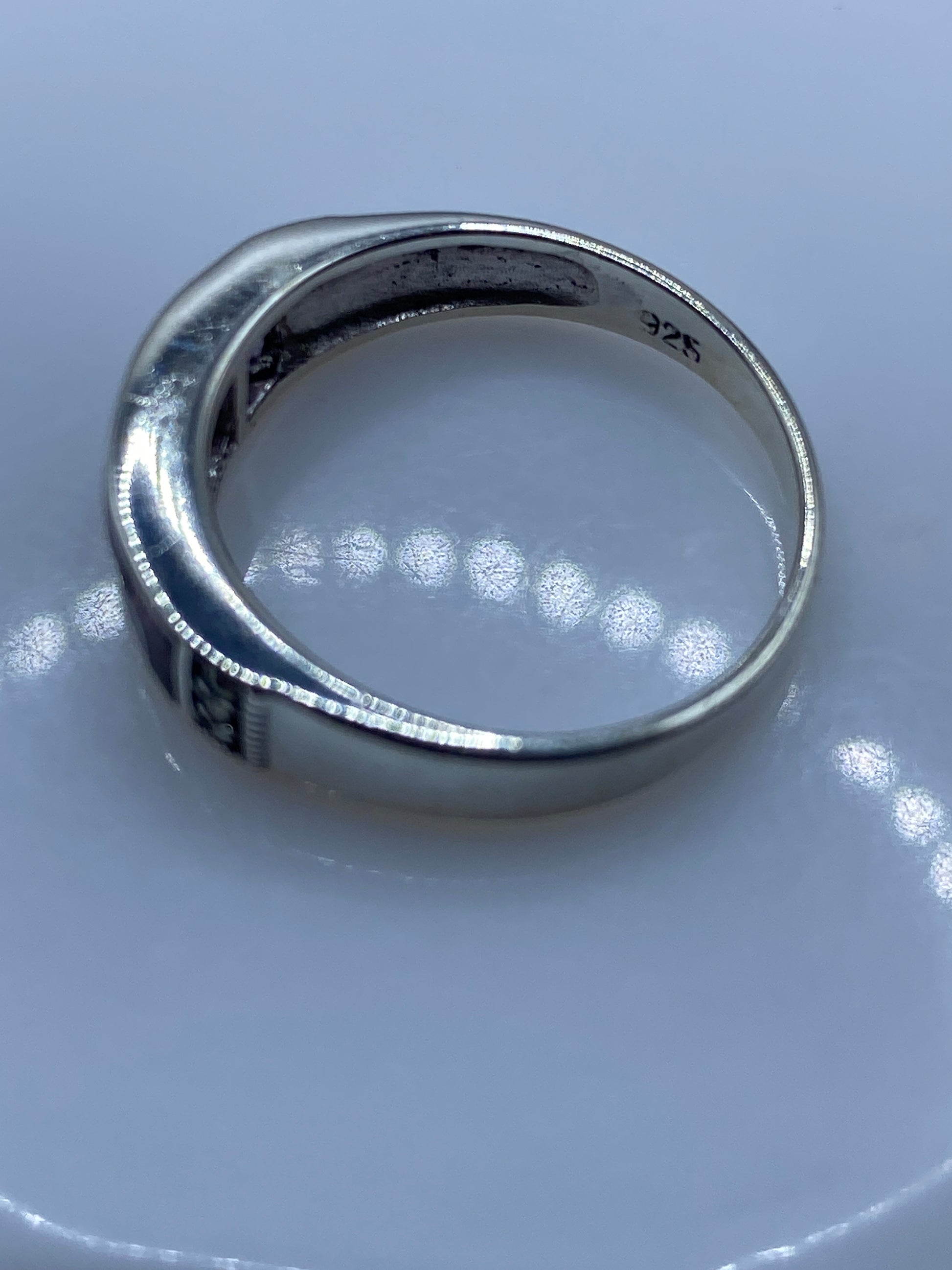 Anillo de Plata con Circonia Facetada — Línea Minimalista — foto 5