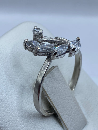 Detalle frontal de la circonia blanca con máximo brillo en plata de Taxco