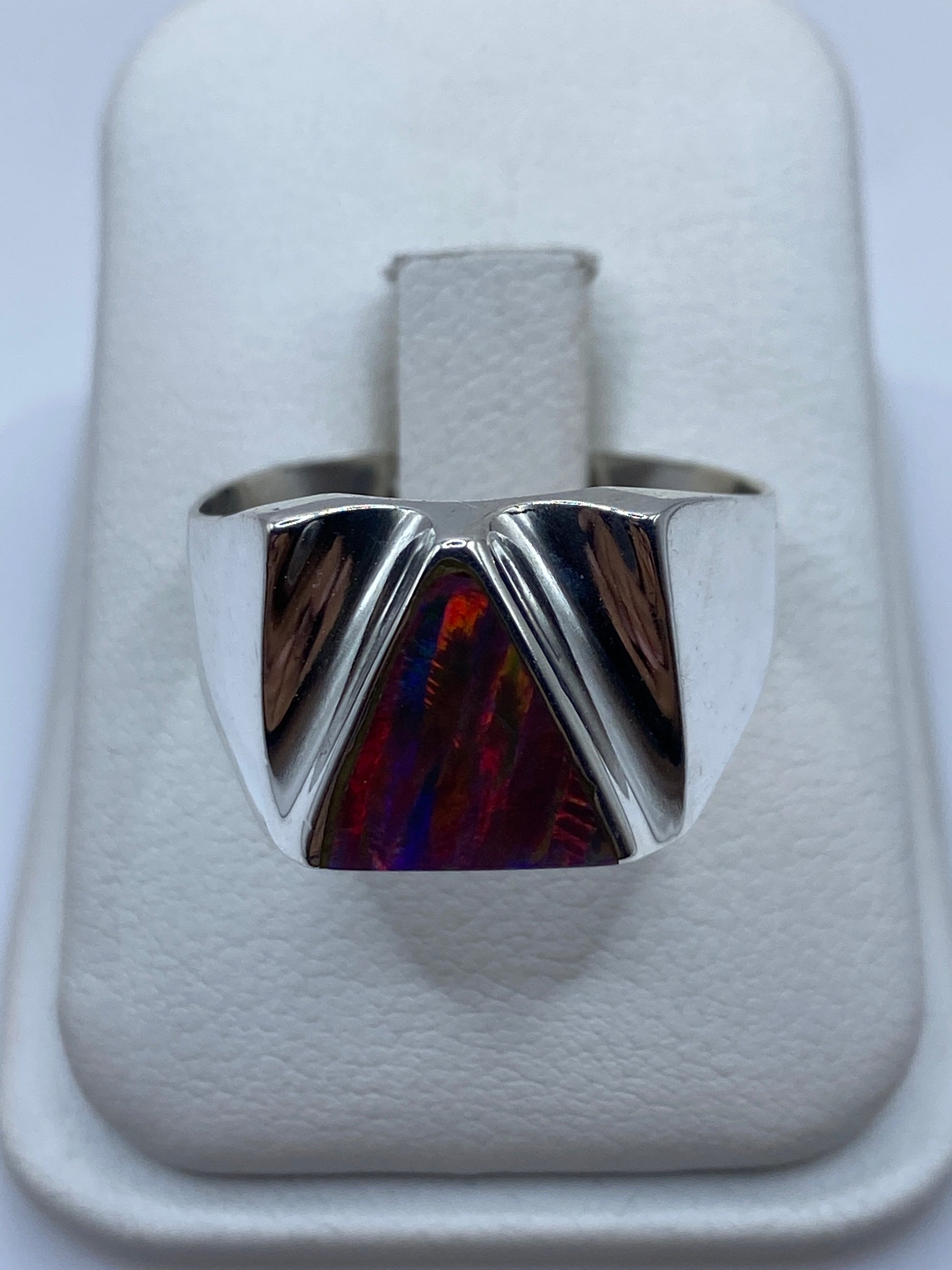 Anillo de plata .925 con ópalo de fuego multicolor en estuche blanco