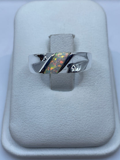 Anillo de plata .950 con ópalo de fuego multicolor en estuche blanco