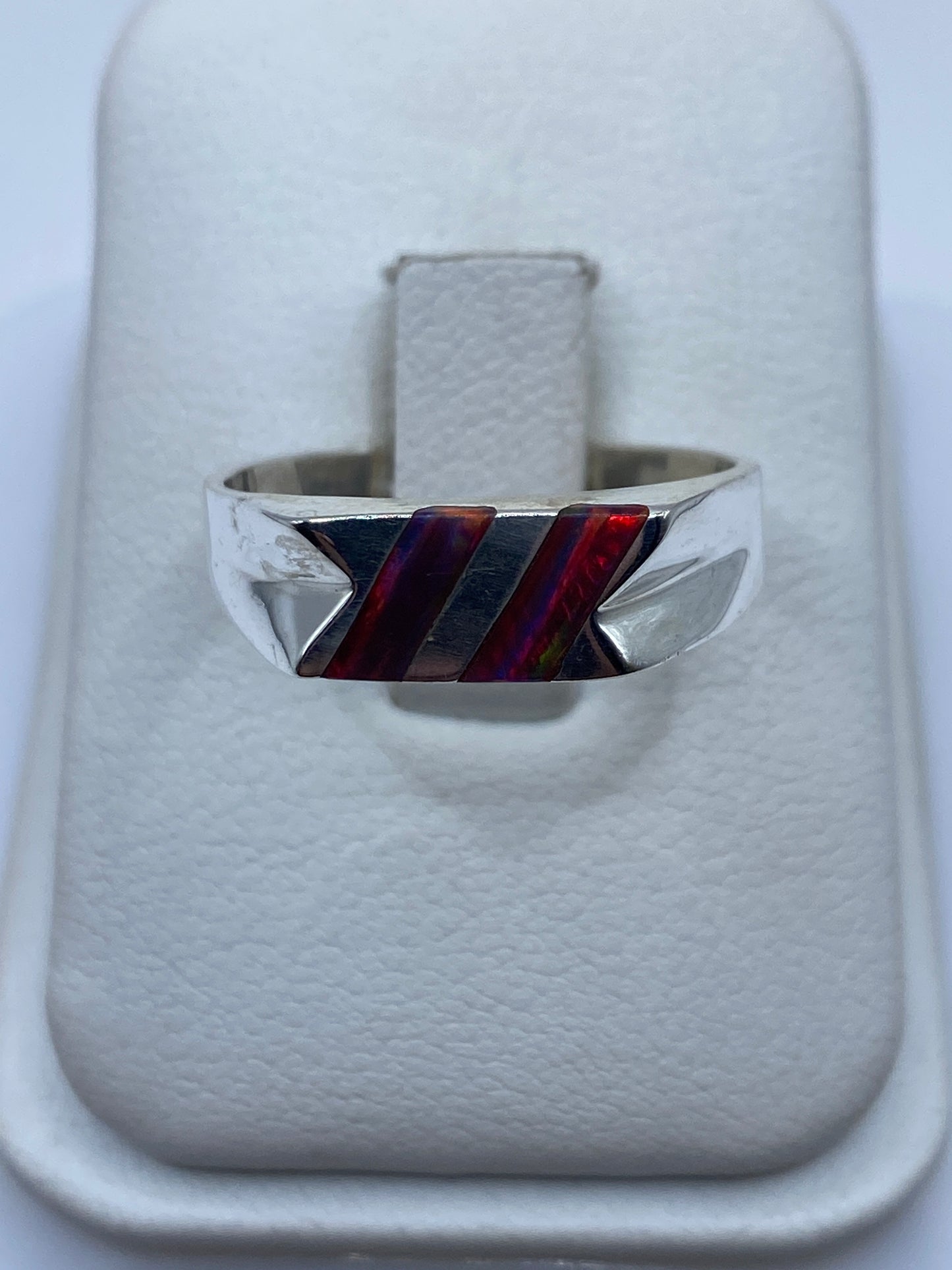 Anillo de plata .925 con ópalo de fuego multicolor en diseño geométrico cuadrado