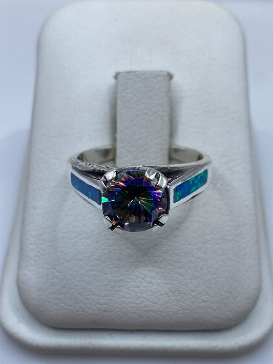 Anillo de plata .950 con ópalo de fuego azul engastado a mano, frente delantero
