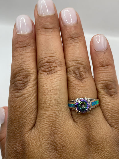 Anillo completo en plata .950 sobre fondo neutro mostrando sello de pureza
