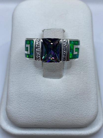 Anillo de plata .950 con ópalo de fuego verde limón y reflejos azules, diseño geométrico moderno