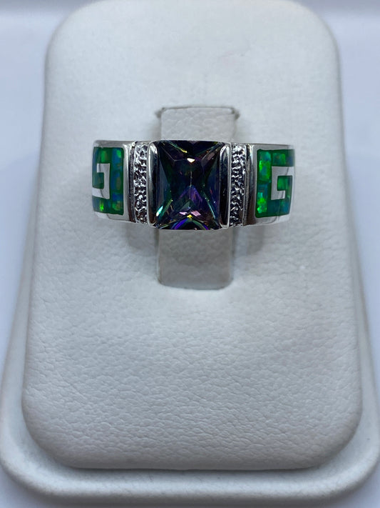 Anillo de plata .950 con ópalo de fuego verde limón y reflejos azules, diseño geométrico moderno
