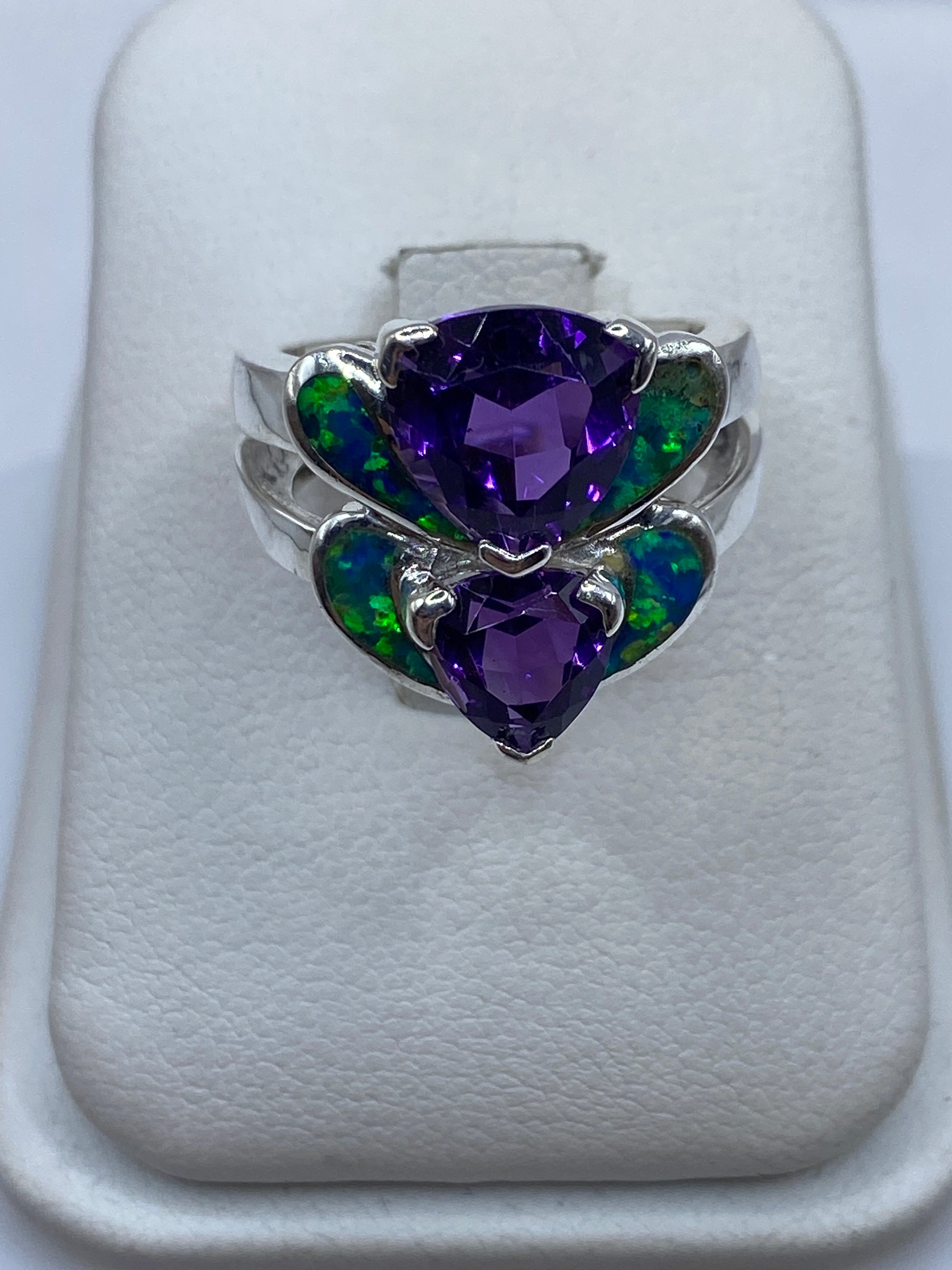 Anillo de plata coctel con ópalo de fuego azul y verde, engastado a mano en Taxco