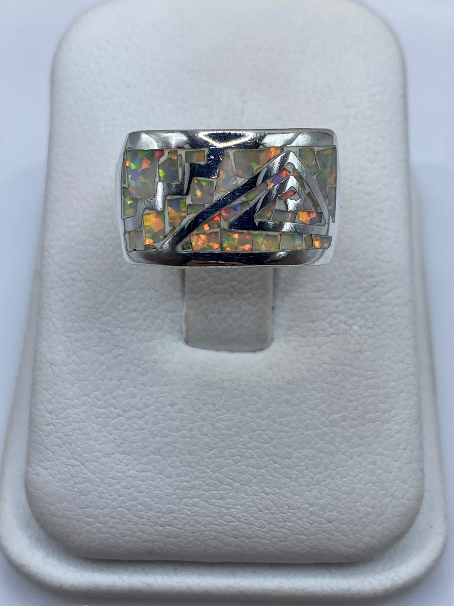 Anillo de plata .950 con ópalo de fuego multicolor en estuche