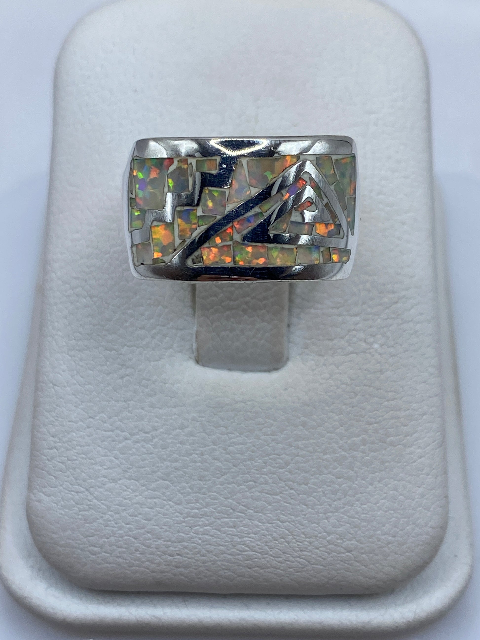 Anillo de plata .950 con ópalo de fuego multicolor en estuche