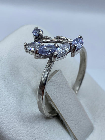 Detalle del engaste de la circonia azul en plata de Taxco