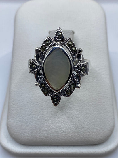 Anillo Vintage Plata Piedra Natural Engastada — Diseño Ornamental — foto 1