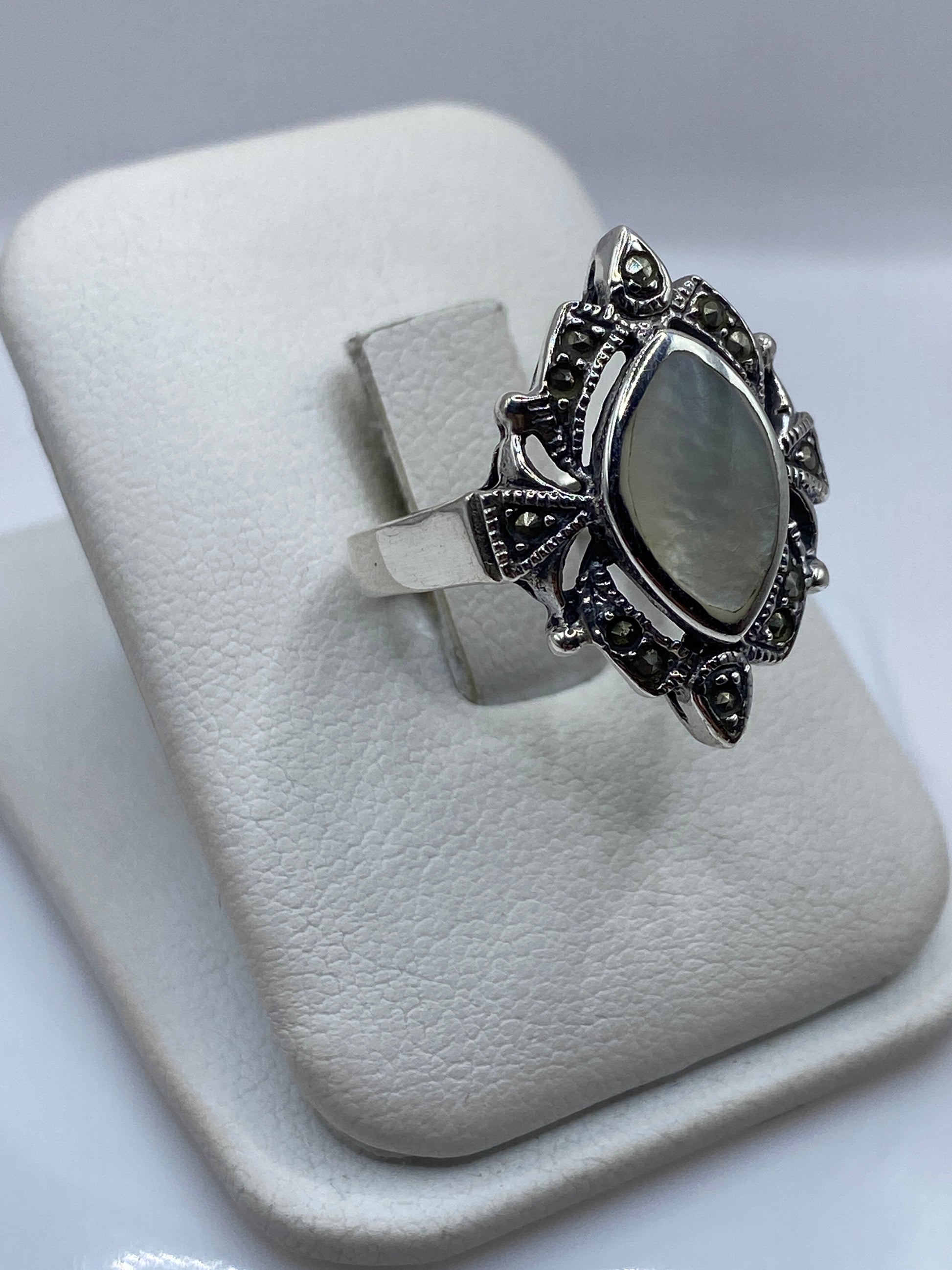 Anillo Vintage Plata Piedra Natural Engastada — Diseño Ornamental — foto 2