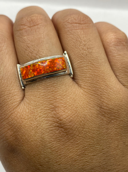 Anillo sobre fondo gris mostrando el sello 950 en el interior