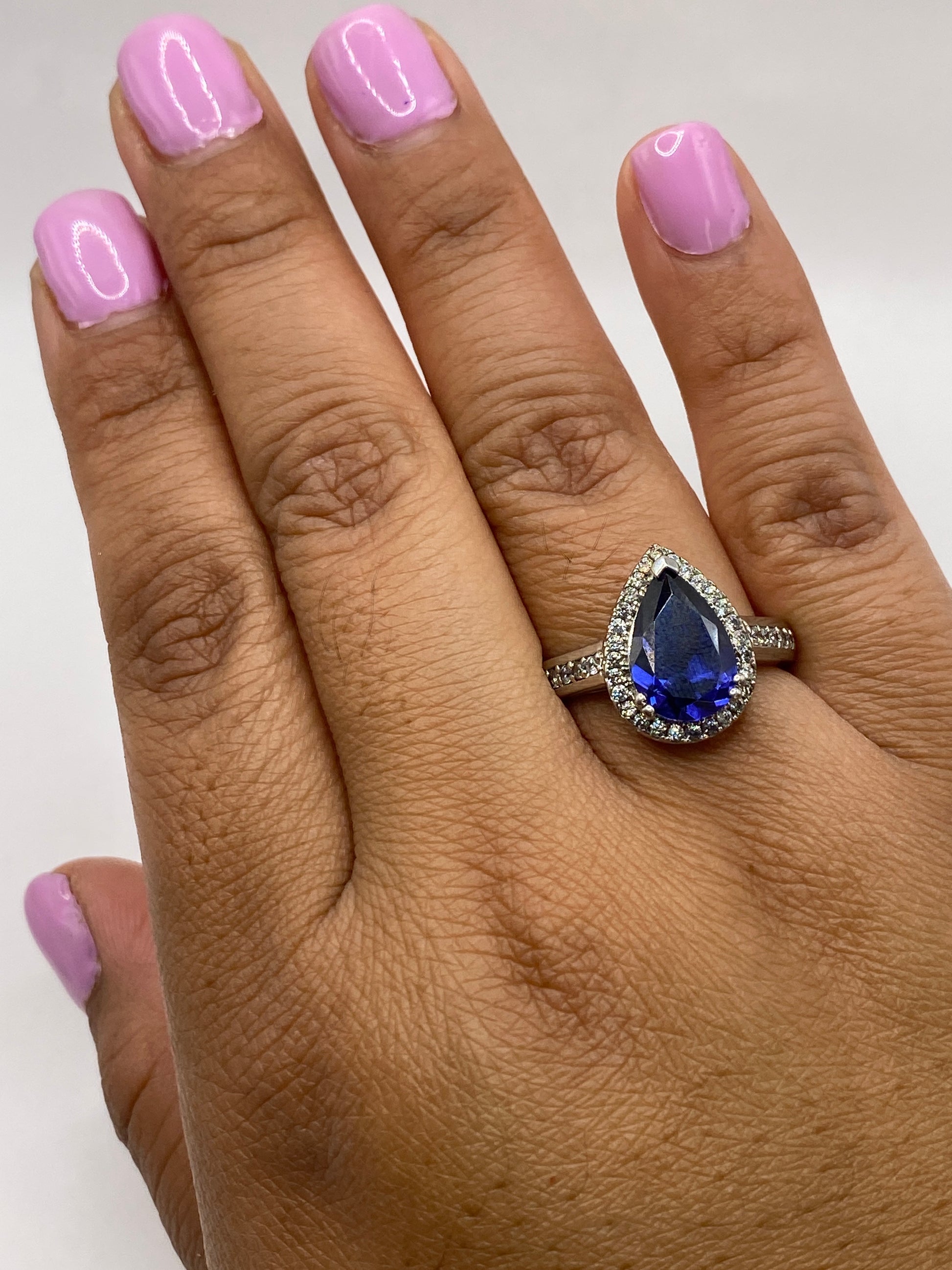 Anillo en blanco mostrando sello .925 MEXICO grabado en banda