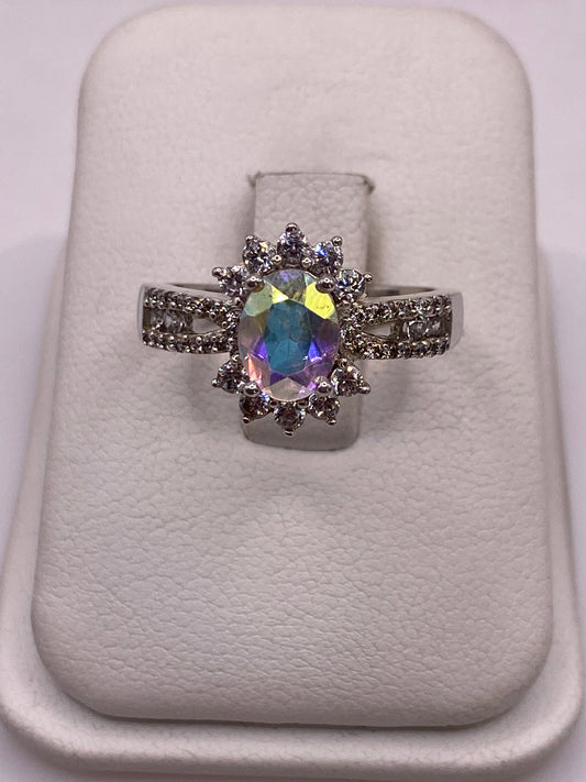 Anillo de plata solitario con circonia multicolor brillante en estuche blanco