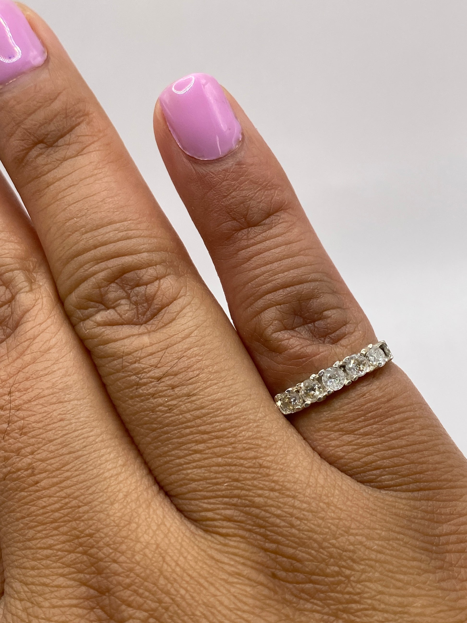 Anillo en la balanza digital mostrando peso de 1.4 gramos, con sello .925 MEXICO visible