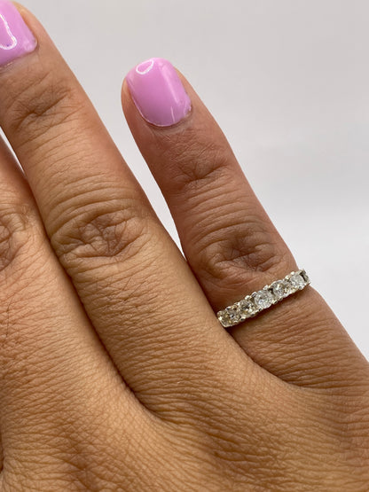 Anillo en la balanza digital mostrando peso de 1.4 gramos, con sello .925 MEXICO visible