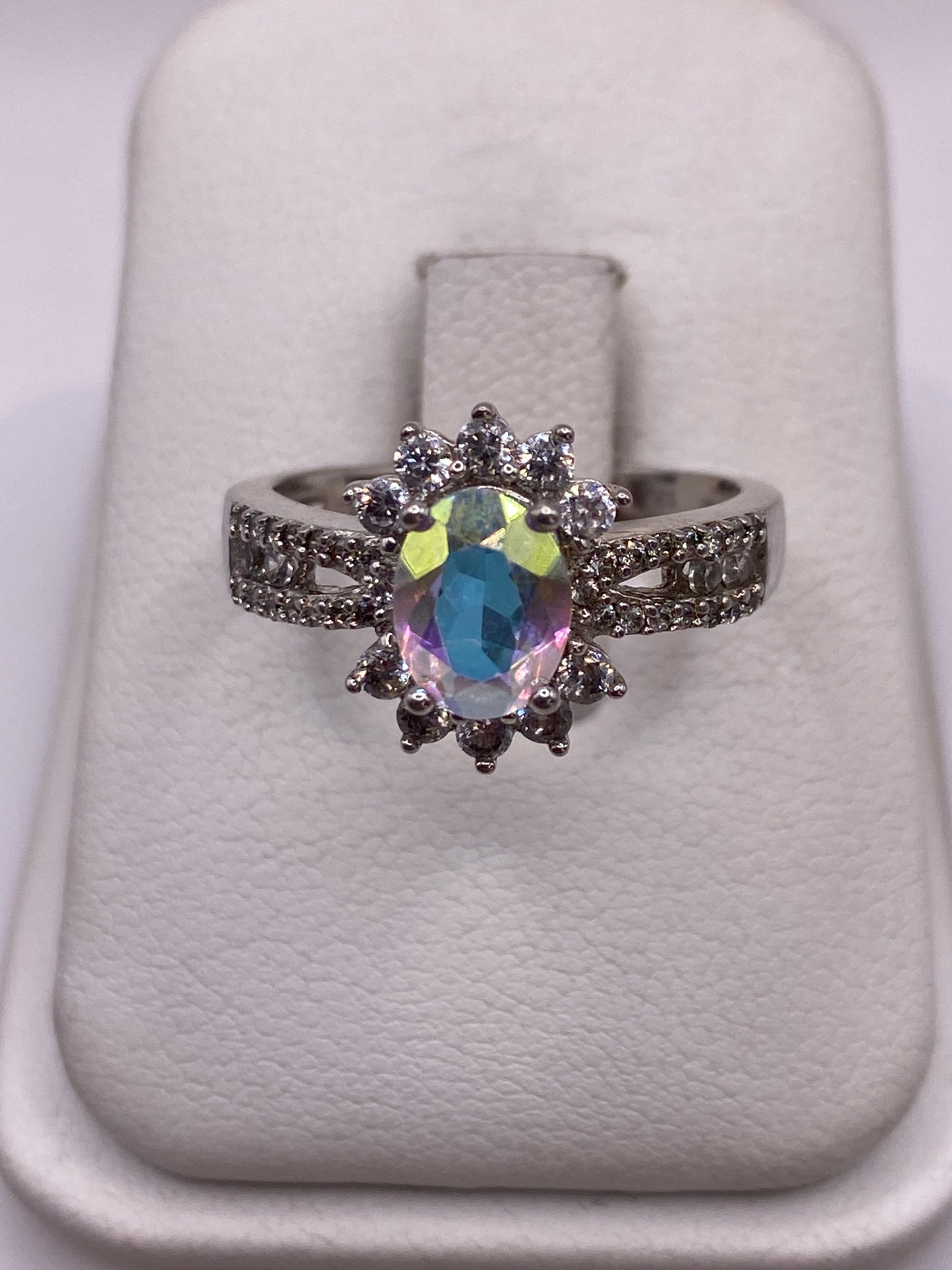 Anillo de plata .925 con circonia multicolor arcoíris en estuche blanco de presentación