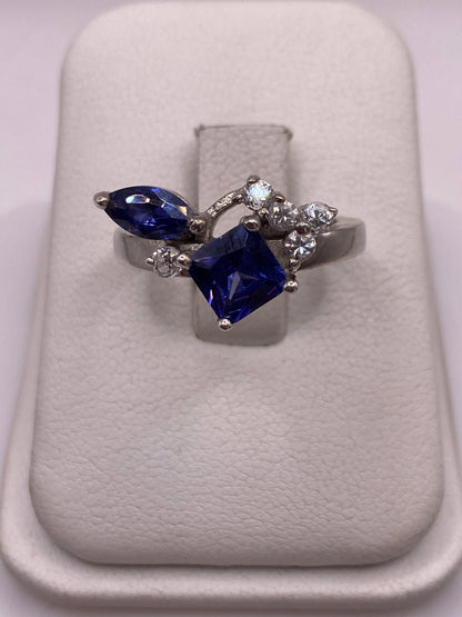 Anillo Plata Asimétrico con Circonia Azul — Diseño Moderno — foto 1