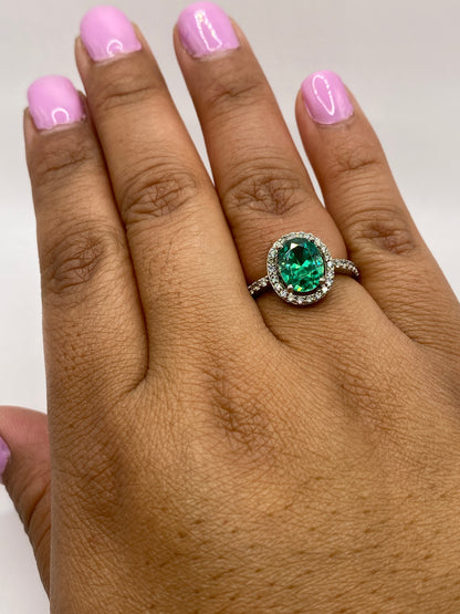 Anillo sobre fondo blanco mostrando el sello .925 MEXICO