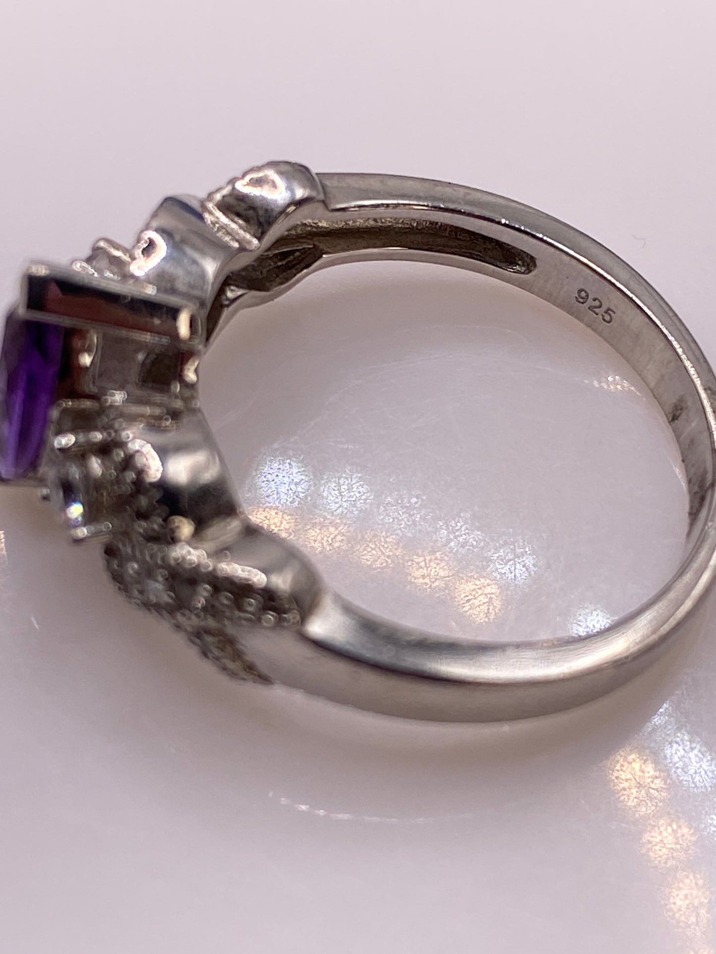 Anillo Plata Circonia Morada con Alas — Elegancia Alada — foto 5
