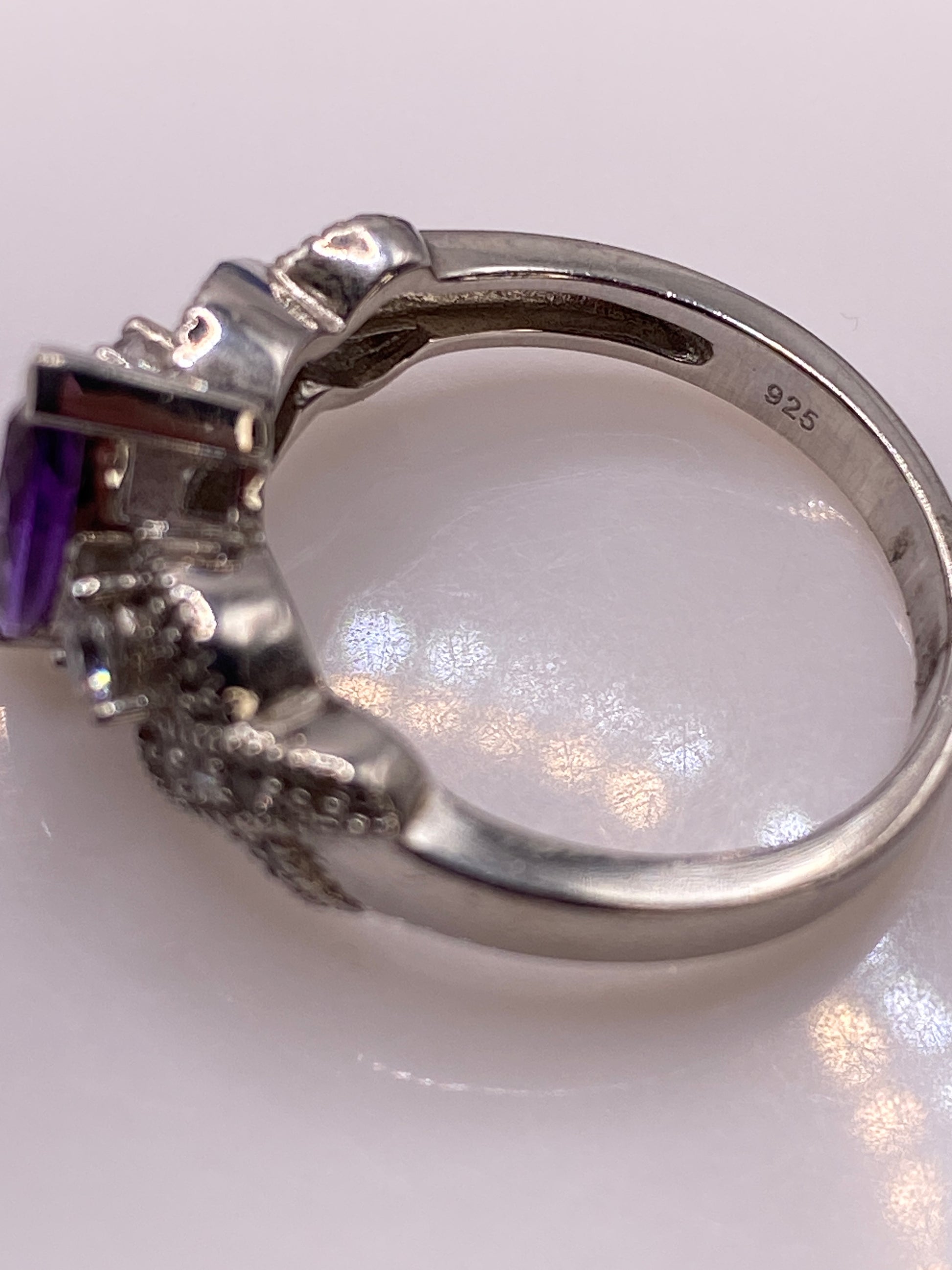 Anillo Plata Circonia Morada con Alas — Elegancia Alada — foto 5