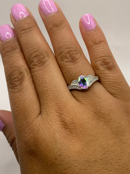 Anillo sobre fondo blanco mostrando el sello 925 de autenticidad