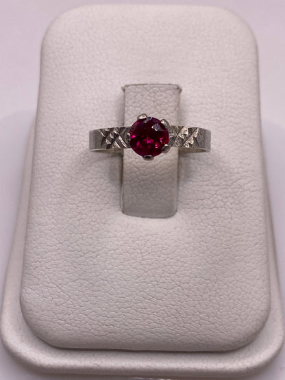 Anillo de plata solitario con circonia brillante en estuche blanco