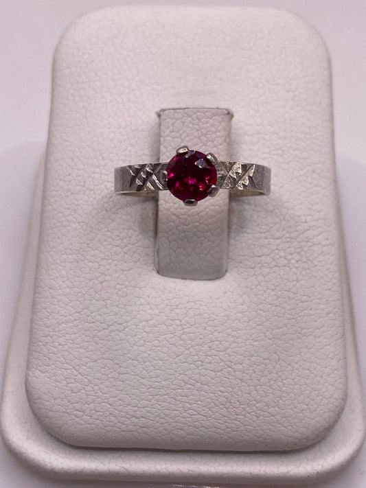Anillo de plata solitario con circonia brillante en estuche blanco