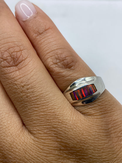 Anillo en dedo mostrando el brillo natural y la banda pulida de .950