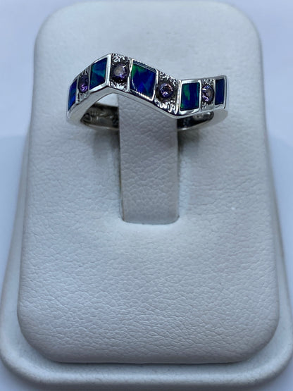 Anillo de plata .950 con ópalo de fuego azul en diseño geométrico moderno