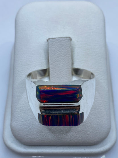 Anillo de plata .925 con ópalo de fuego multicolor en caja de presentación