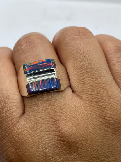Vista lateral del anillo en plata .925 con sello hallmark visible
