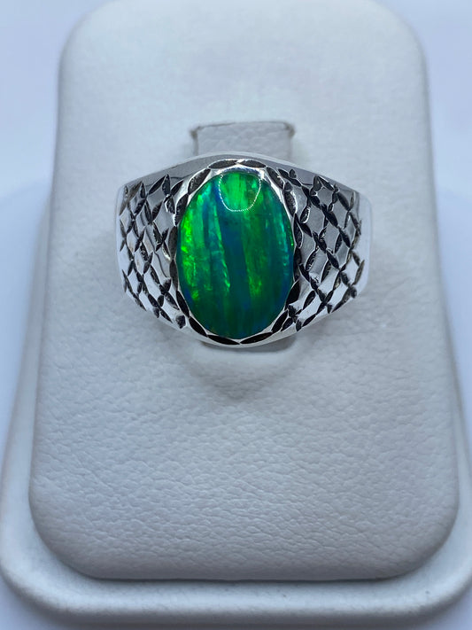 Anillo de plata .950 con ópalo de fuego verde limón en caja de presentación