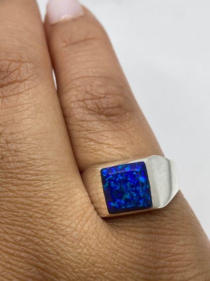 Anillo sobre balanza de precisión mostrando peso de 5.4 gramos de plata pura