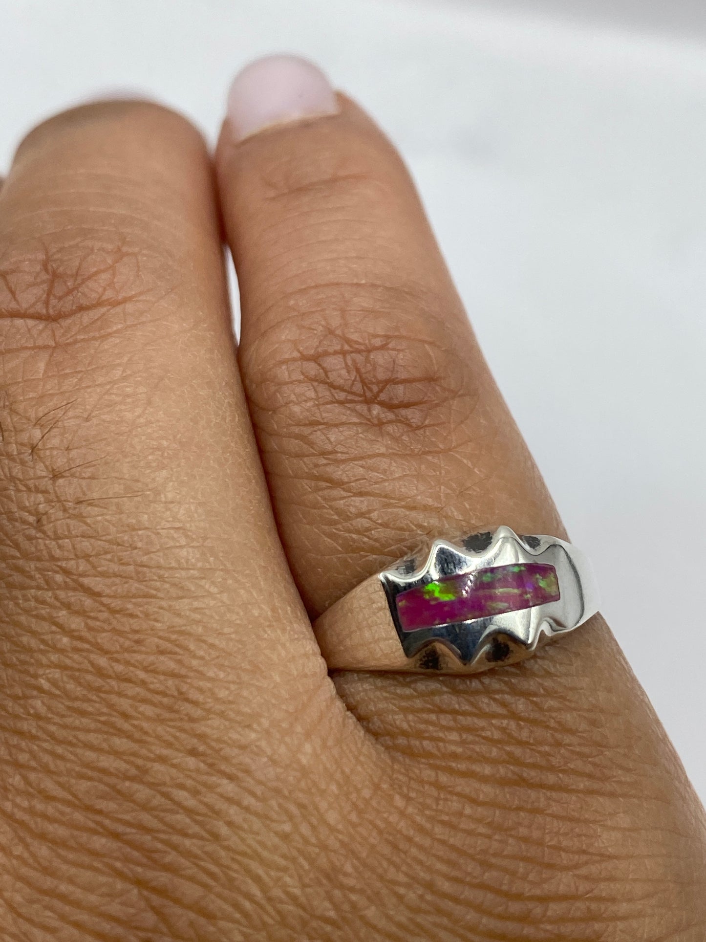 Anillo en dedo con sello .925 MEXICO, diseño elegante y bohemio